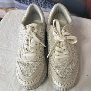 “Universal Thread” Cream Casual Sneakers